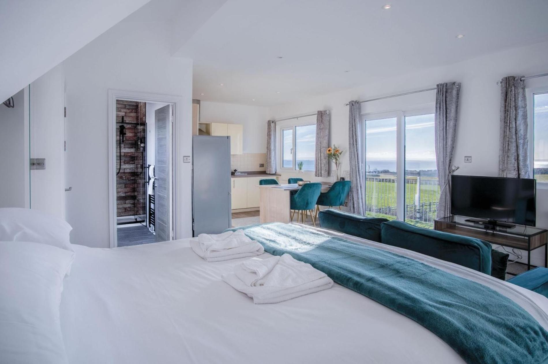 The Penthouse - 1 Bedroom Apartment - Ocean Breeze 포트 에이넌 외부 사진