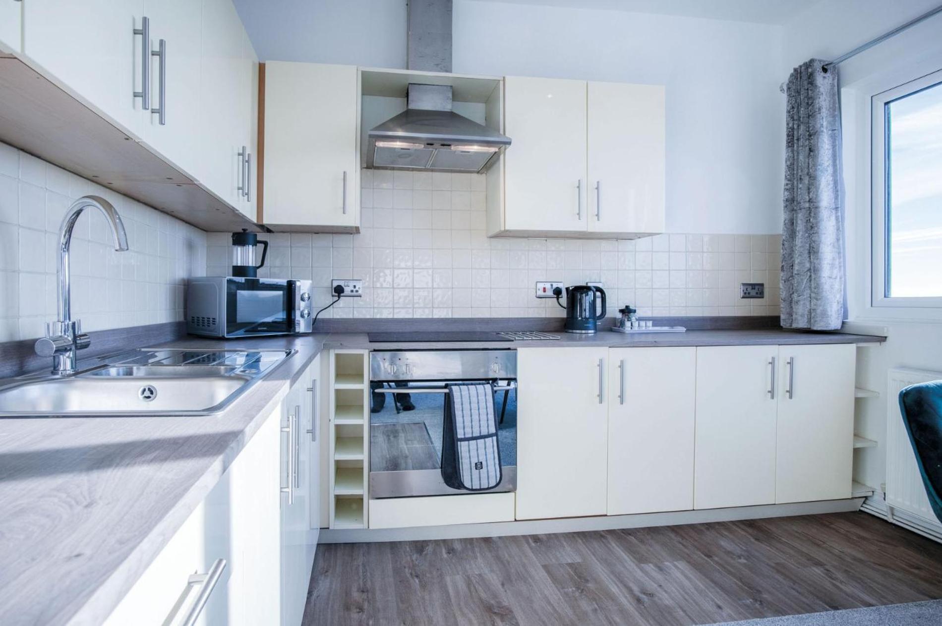 The Penthouse - 1 Bedroom Apartment - Ocean Breeze 포트 에이넌 외부 사진